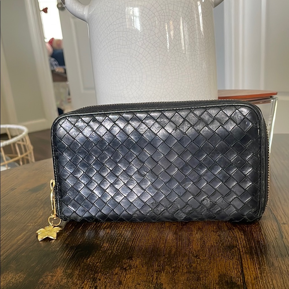 AUTHENTIC Bottega Veneta Intrecciato Black Leather Zip-Around Long Wallet